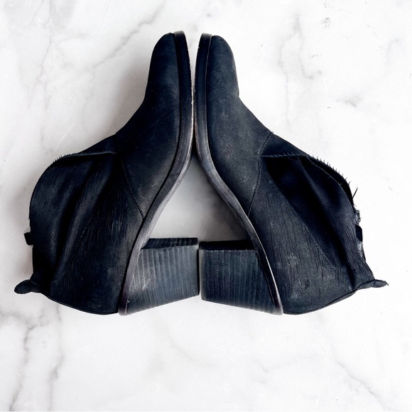 Eileen Fisher • Keith Ridged Nubuck Ankle Heel Booties • 9.5 - Picture 3 of 8